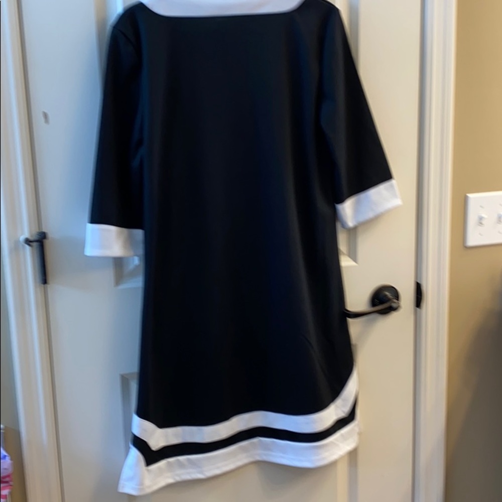 Black and White Gorgeous 3/4 Sleeve Dress NWT - Picture 5 of 7